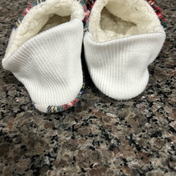 Kids size small (shoe size 1) plaid slipper socks, shearling lined from target - Picture 4 of 5